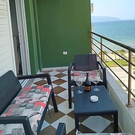 Luxury Appartament Lungomare アパート Vlorë